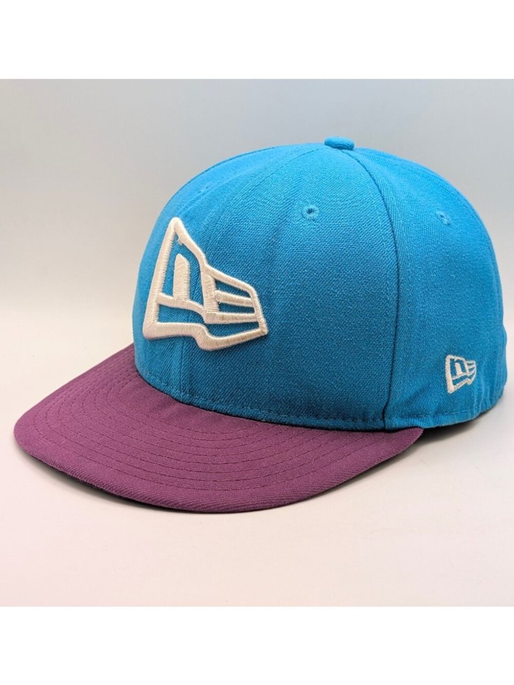 New Era 59fifty Aqua Teal Blue & Purple Baseball Cap Fitted Size 7 1/4 Flat Bill